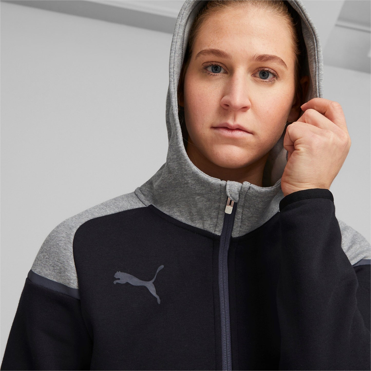 teamCUP Casuals Hooded Jkt Wmn Schwarz